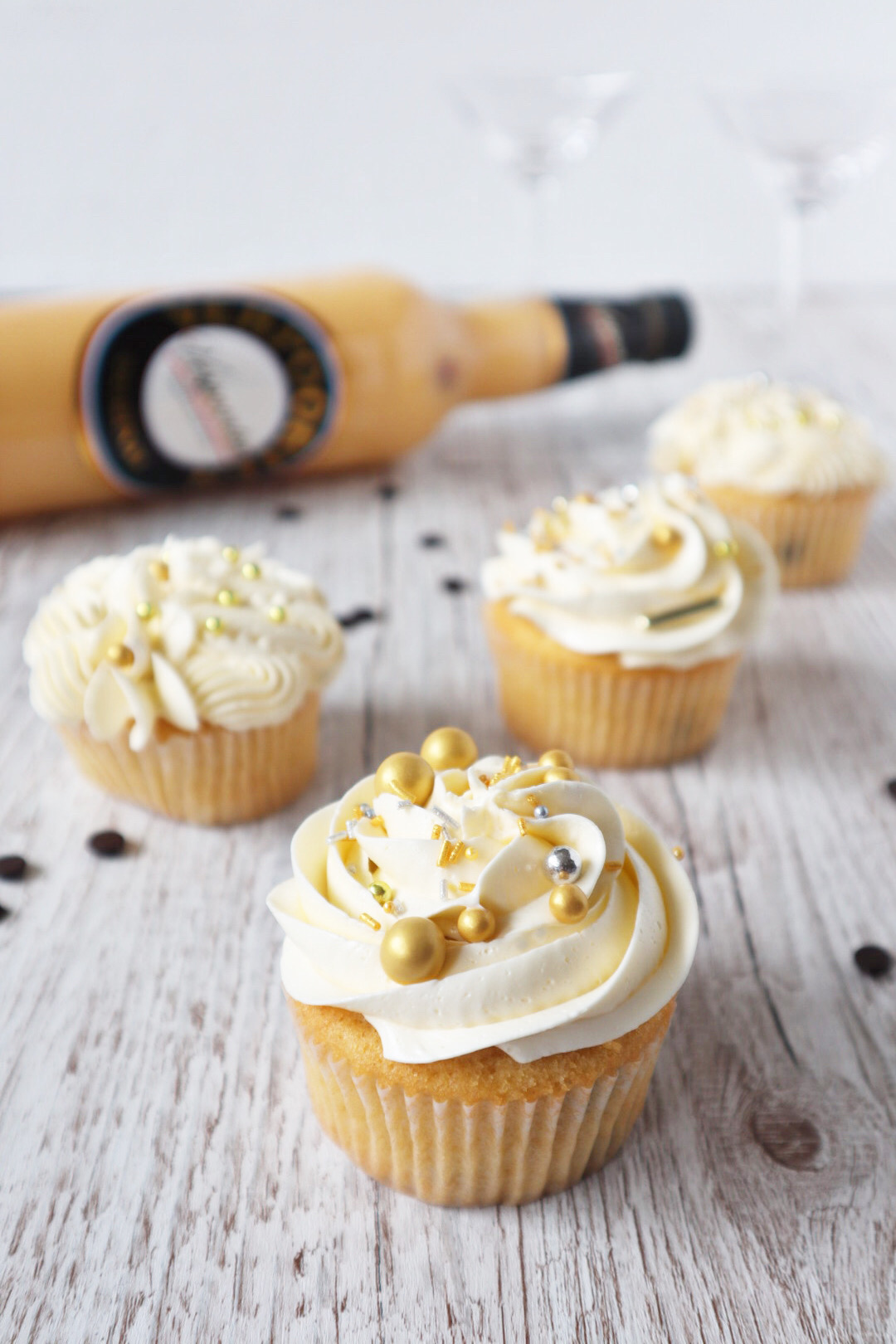 Eierlikör Cupcakes mit Buttercremetopping - Cupcakes, Muffins, Mini ...