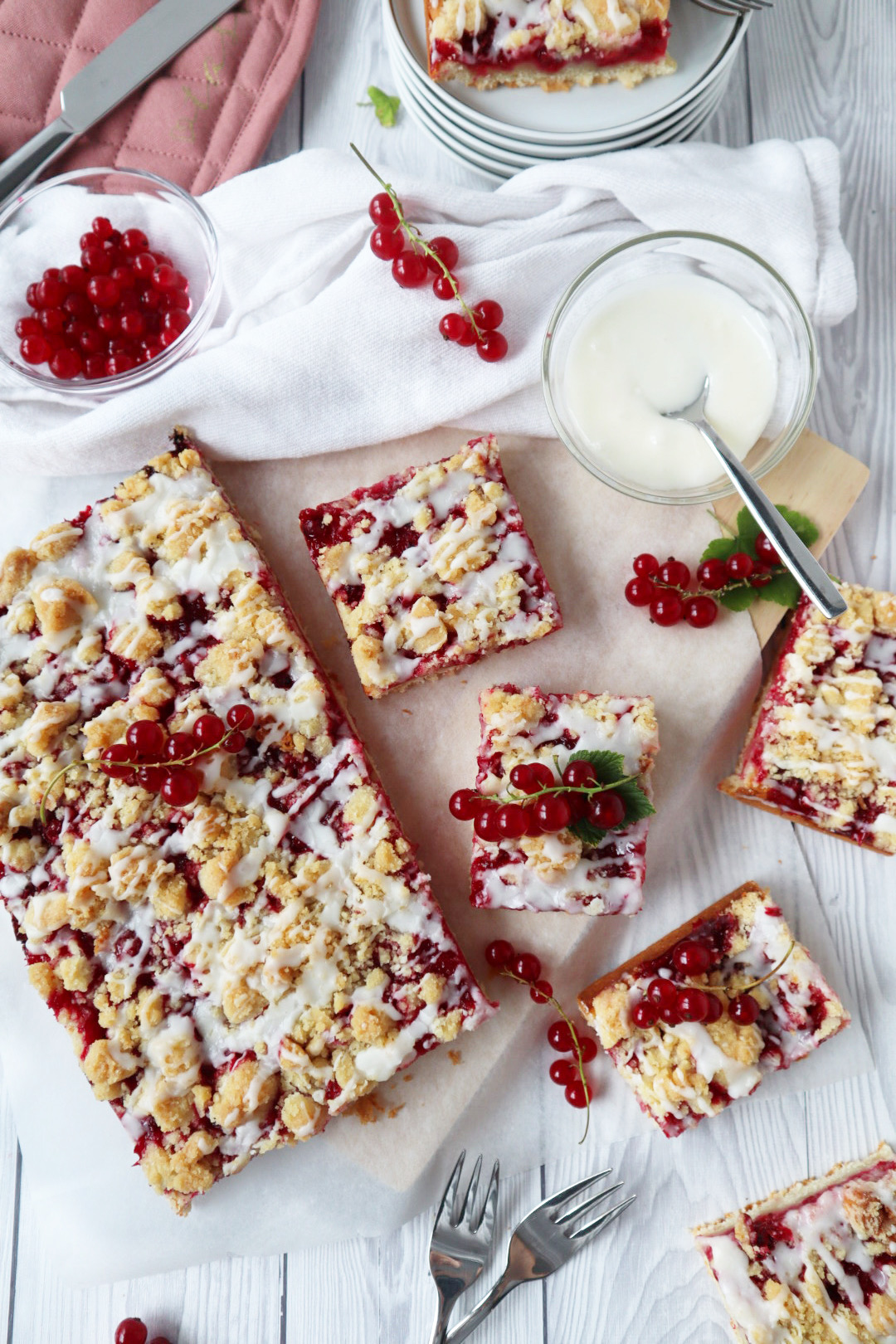 Johannisbeerkuchen mit Streuseln vom Blech - Streuselkuchen